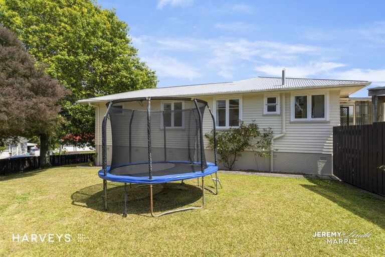 Photo of property in 120 Vodanovich Road, Te Atatu South, Auckland, 0610