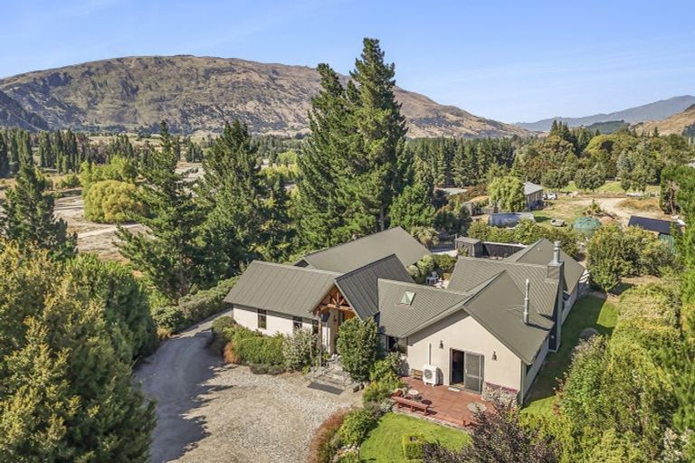 Photo of property in 117 Riverbank Road, Wanaka, 9382