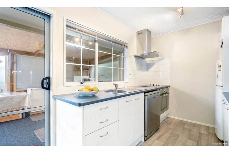 Photo of property in 3/63 Kenderdine Road, Papatoetoe, Auckland, 2025