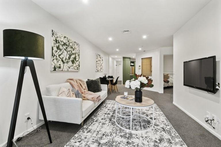Photo of property in 2e/5 Kent Terrace, Mount Victoria, Wellington, 6011