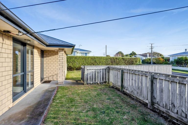 Photo of property in 8 Gladstone Street, Hawera, 4610