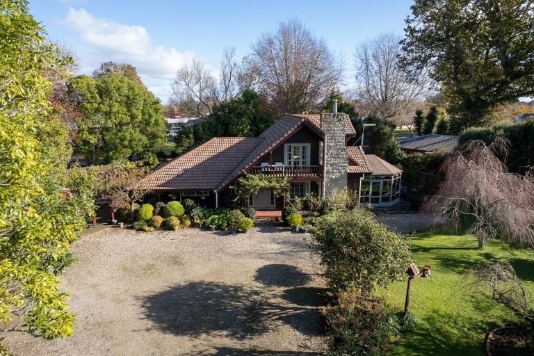 Photo of property in 261 Shakespeare Street, Leamington, Cambridge, 3432