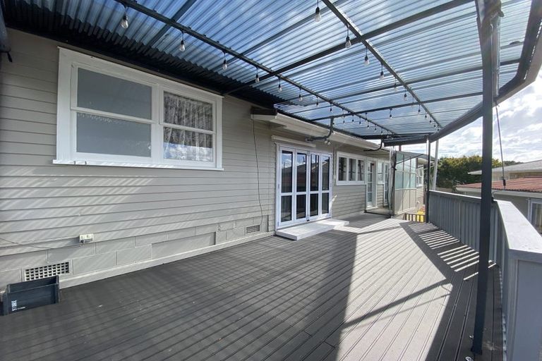 Photo of property in 53 Chatsworth Crescent, Pakuranga Heights, Auckland, 2010