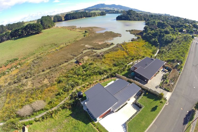 Photo of property in 19 Robertson Street, Raglan, 3225