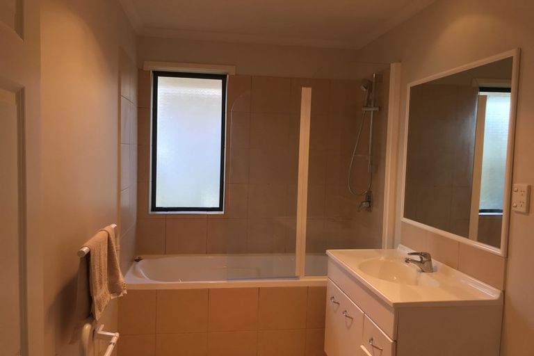 Photo of property in 248a Wairau Road, Glenfield, Auckland, 0627