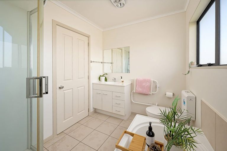 Photo of property in 48 Basra Drive, Henderson, Auckland, 0612