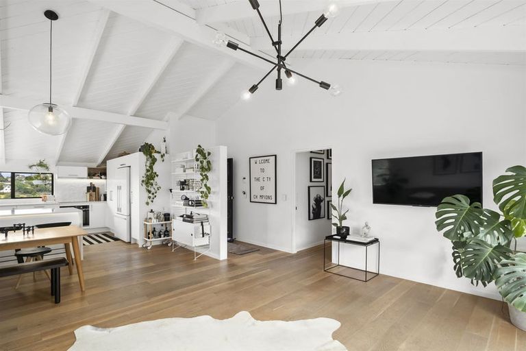 Photo of property in 2/87 Nigel Road, Browns Bay, Auckland, 0630