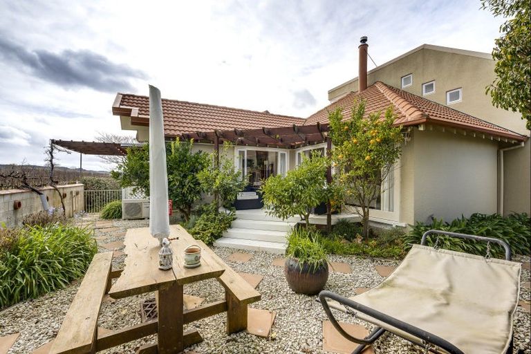 Photo of property in 75 Le Quesne Road, Bay View, Napier, 4104