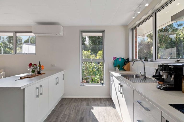 Photo of property in 2/9 Riverlea Road, Whenuapai, Auckland, 0618