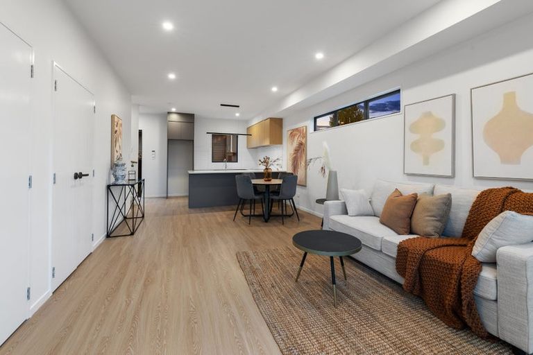 Photo of property in 21d Neal Avenue, Glenfield, Auckland, 0629