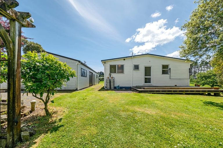 Photo of property in 20 Dudley Road Lower, Inglewood, 4386