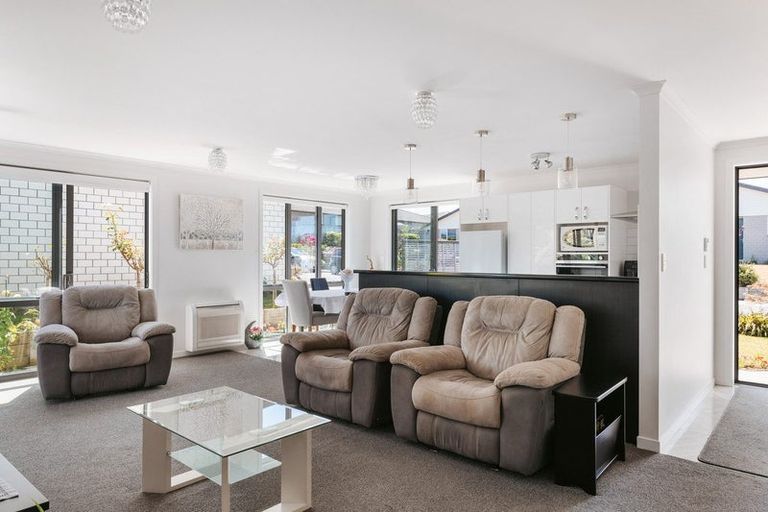 Photo of property in Waterview Estate, 11/4 Greystone Place, Omokoroa, 3114