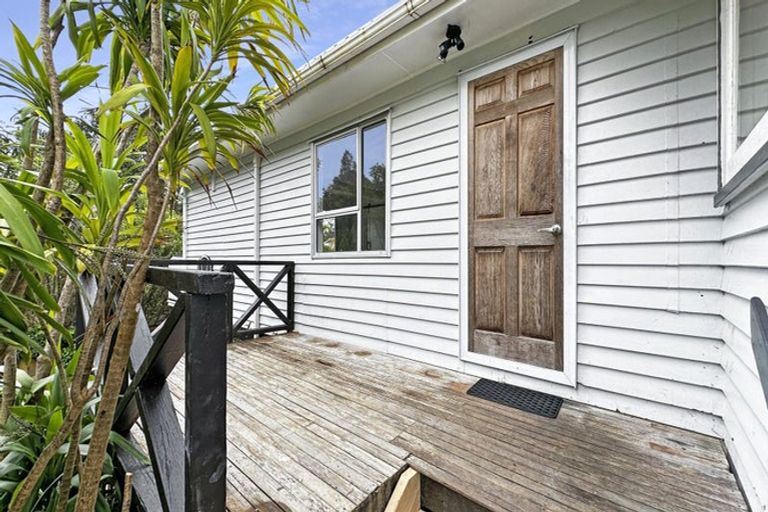 Photo of property in 1/17 Lyons Avenue, Murrays Bay, Auckland, 0630