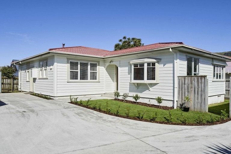 Photo of property in 57 Ranui Terrace, Tawa, Wellington, 5028