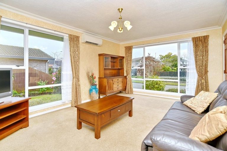 Photo of property in 2/1 Larkhill Place, Russley, Christchurch, 8042