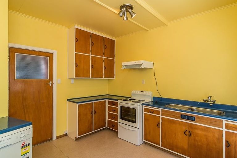 Photo of property in 118 Kelburn Parade, Kelburn, Wellington, 6012