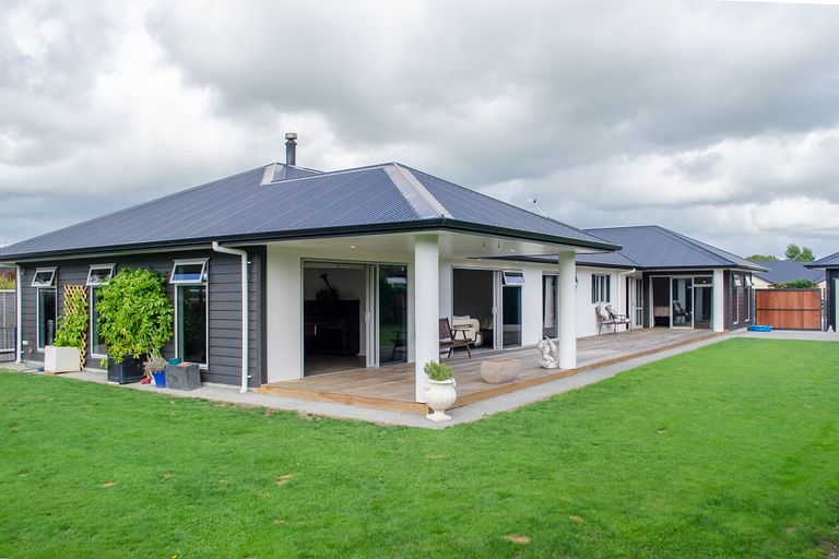 Photo of property in 2 The Glade, Carterton, 5713