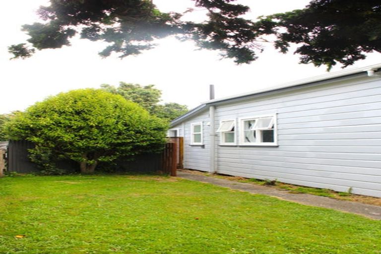 Photo of property in 2 Tawhiti Road, Hawera, 4610