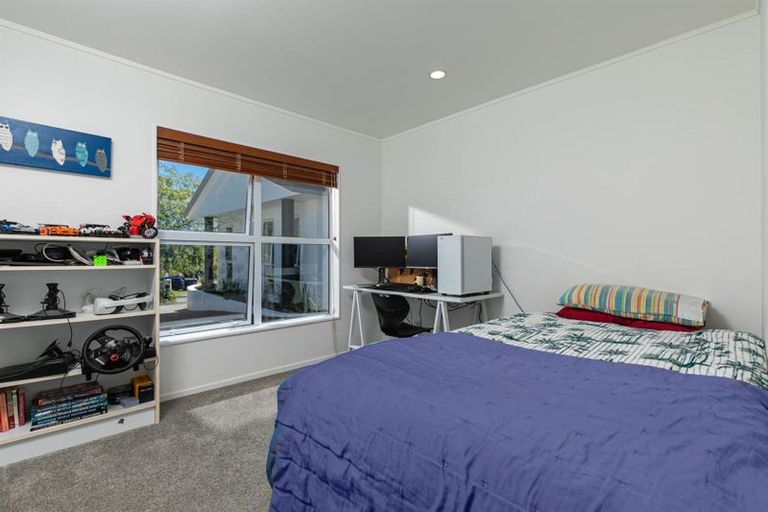 Photo of property in 32 Waipuia Place, Greenhithe, Auckland, 0632