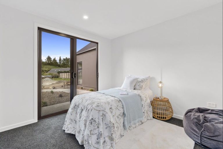 Photo of property in 10 Kamana Rise, Wanaka, 9382