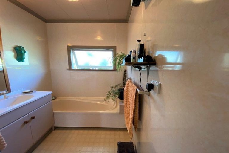 Photo of property in 190 Abel Tasman Drive, Takaka, 7183