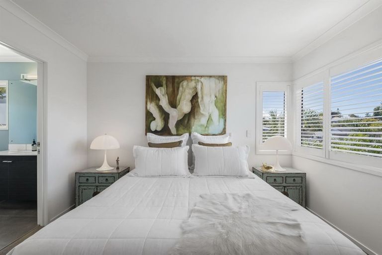 Photo of property in 11a Rodney Road, Northcote Point, Auckland, 0627