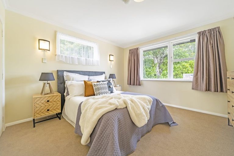 Photo of property in 10 Vista Crescent, Maoribank, Upper Hutt, 5018