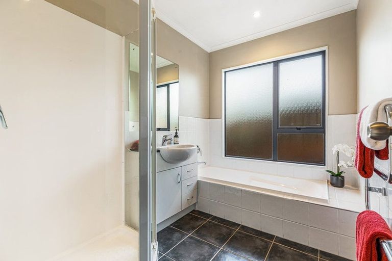 Photo of property in 87 Te Wharau Drive, Greenhithe, Auckland, 0632