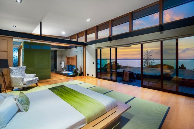 Photo of property in 51 Pacific Parade, Army Bay, Whangaparaoa, 0930