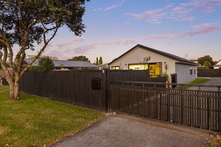 Photo of property in 7b Lyn Grove, Papamoa Beach, Papamoa, 3118
