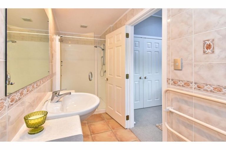 Photo of property in 21 Del Mar Court, Shamrock Park, Auckland, 2016