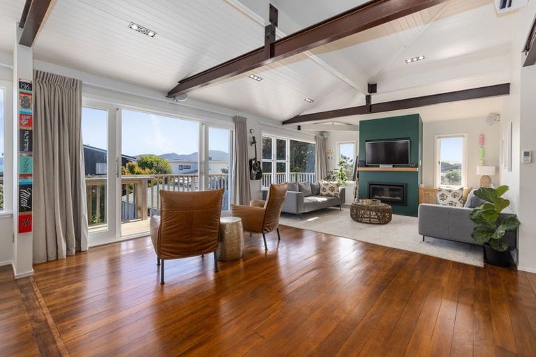 Photo of property in 86 Seaview Road, Paraparaumu Beach, Paraparaumu, 5032