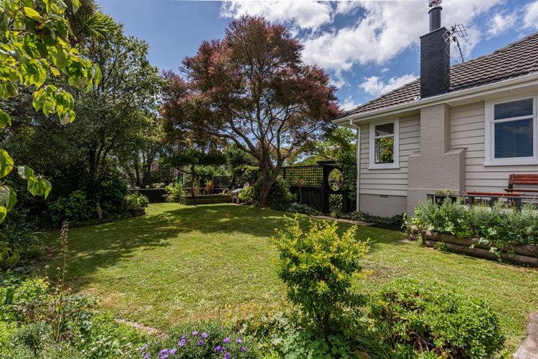 Photo of property in 22 Raroa Terrace, Tawa, Wellington, 5028