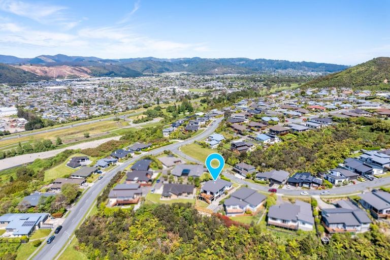 Photo of property in 14 Cosgrove Rise, Riverstone Terraces, Upper Hutt, 5018