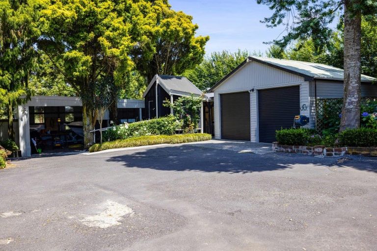 Photo of property in 48 Kairau Road West, Sentry Hill, New Plymouth, 4373