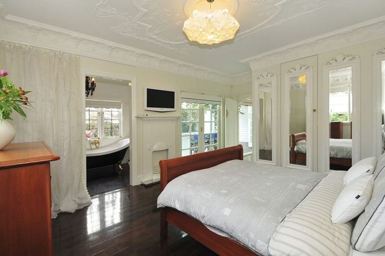 Photo of property in 18 Nikau Street, Eastbourne, Lower Hutt, 5013