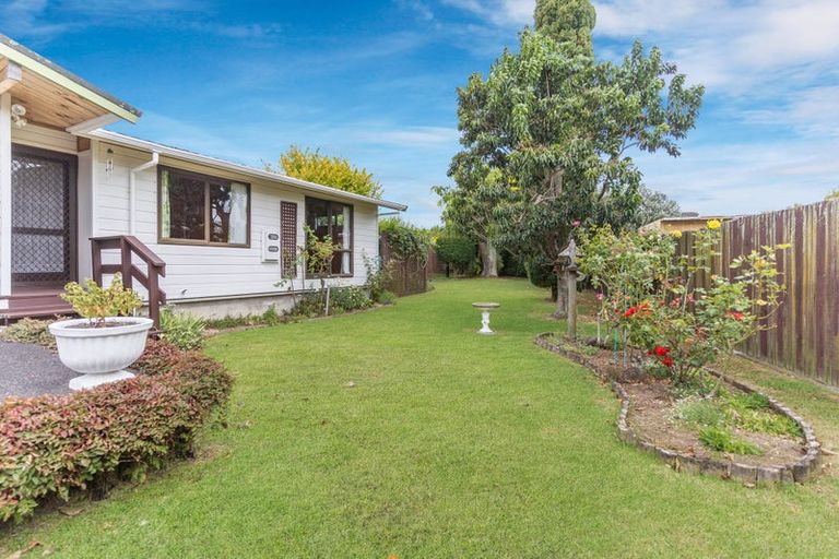 Photo of property in 17 Booker Place, Weymouth, Auckland, 2103