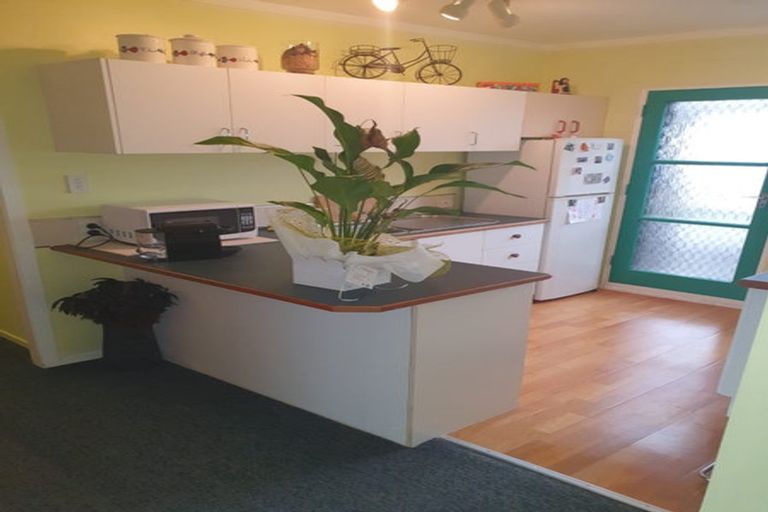 Photo of property in 15 Jenelin Road, Glendene, Auckland, 0602