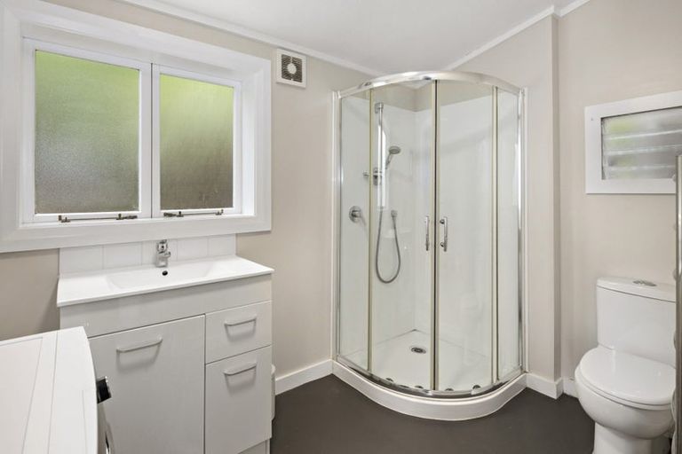 Photo of property in 2 Linwood Way, Island Bay, Wellington, 6023