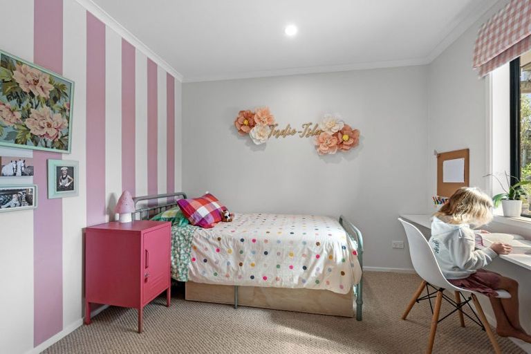 Photo of property in 5 Gavinike Place, Waimauku, 0812