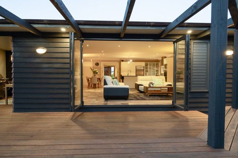 Photo of property in 42 Lincoln Terrace, Hokowhitu, Palmerston North, 4410