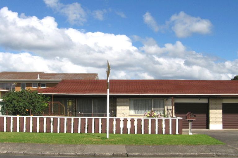 Photo of property in 1/2 Strid Road, Te Atatu South, Auckland, 0610