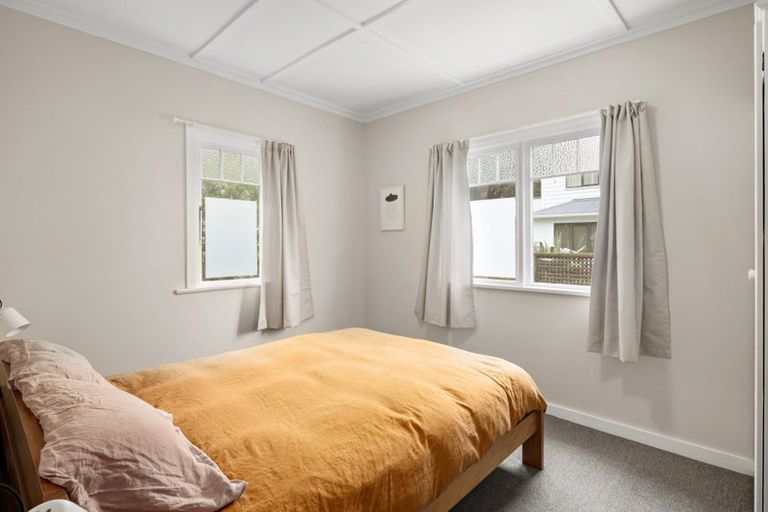 Photo of property in 2 Linwood Way, Island Bay, Wellington, 6023