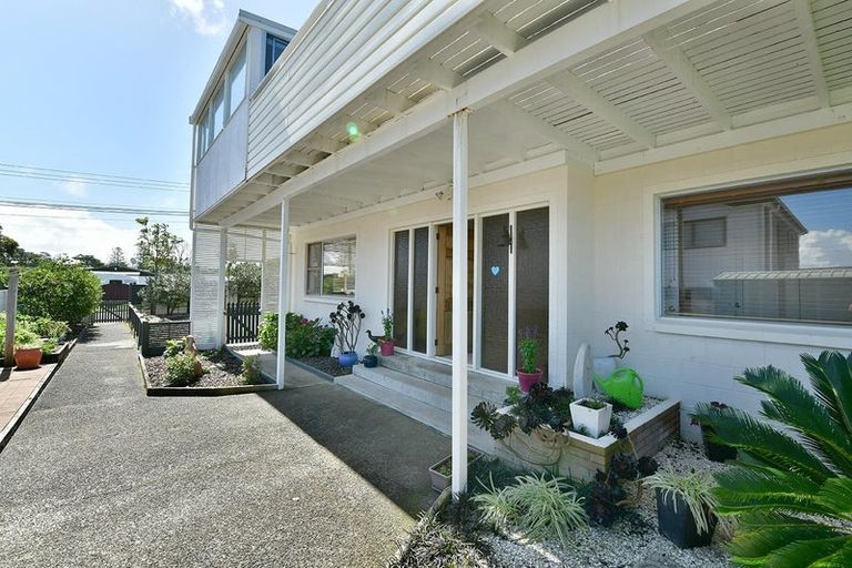 Photo of property in 1/165 Deep Creek Road, Torbay, Auckland, 0630