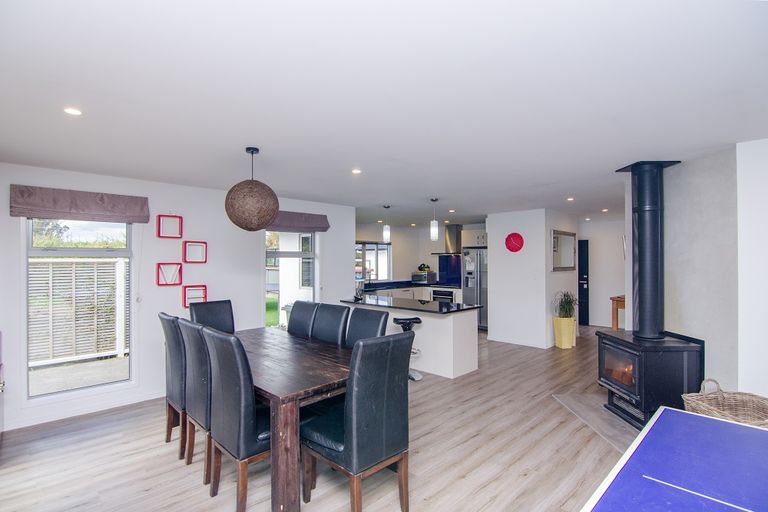 Photo of property in 2 The Glade, Carterton, 5713