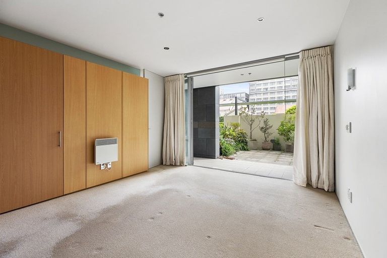 Photo of property in Sanctum Apartment, 10 Ebor Street, Te Aro, Wellington, 6011