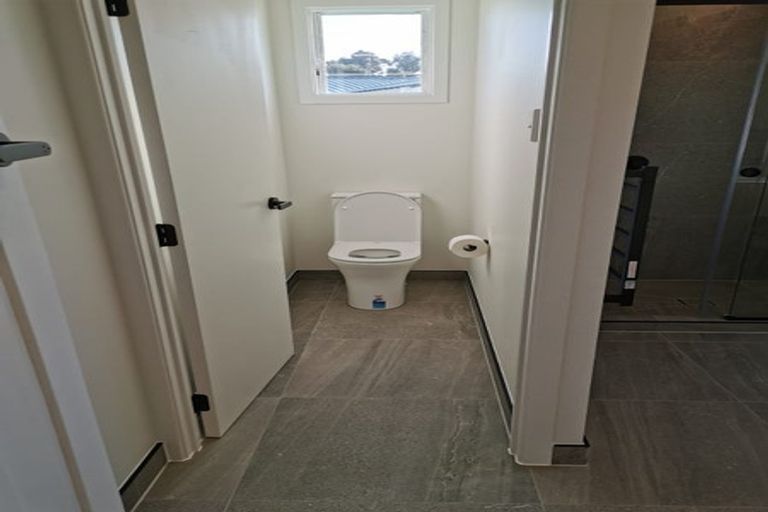 Photo of property in 4/141 Colwill Road, Massey, Auckland, 0614