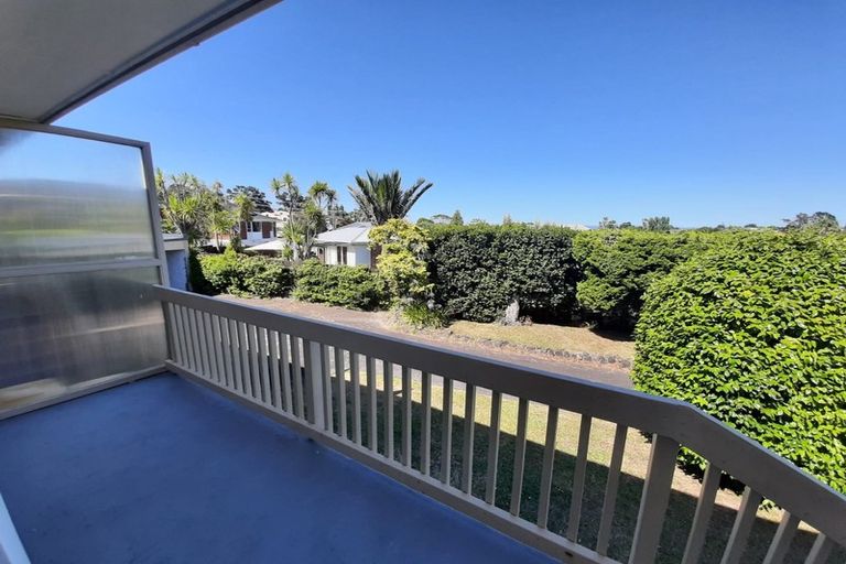 Photo of property in 2/48a Northboro Road, Belmont, Auckland, 0622