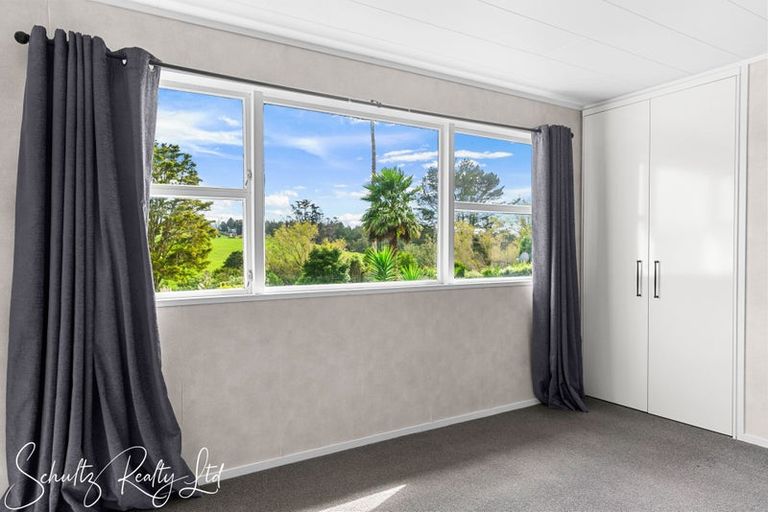 Photo of property in 9 Whaka Street, Maungaturoto, 0520