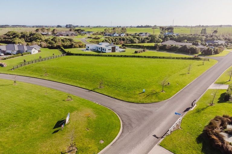 Photo of property in 2 Paterson Lane, Kelvin Grove, 4470